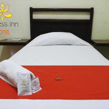 ורקרוז Xpress Inn Hotel מראה חיצוני תמונה