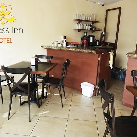 ורקרוז Xpress Inn Hotel מראה חיצוני תמונה